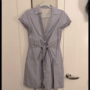 Vineyard Vines button up tie-front dress.